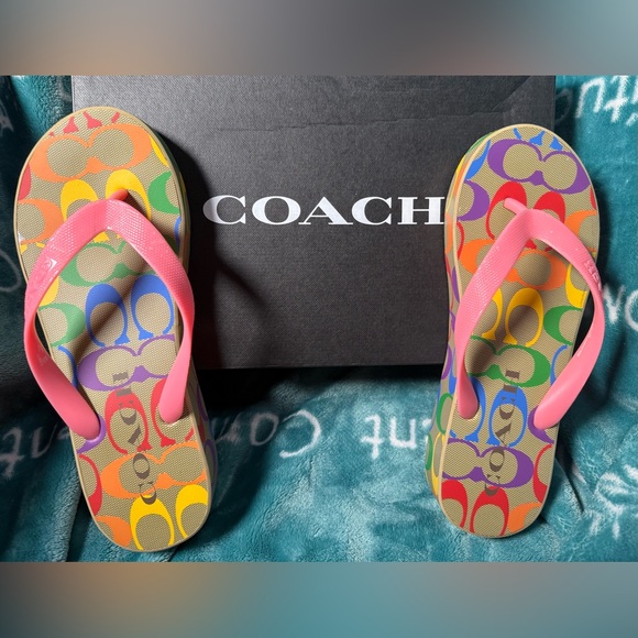 *BRAND NEW* COACH LYNN Flip Flop Signature Collection Sandals - Picture 2 of 10